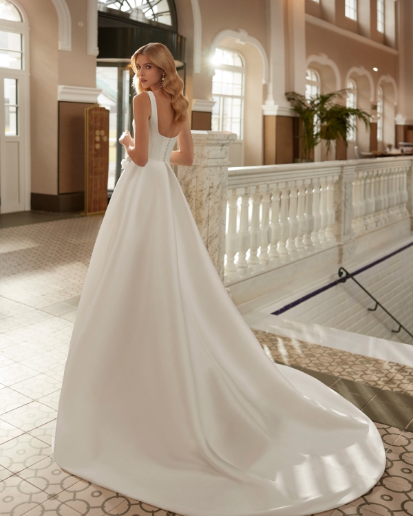 VIONA Wedding Dress Aire Barcelona Collection 2025| Paris Boutique VIONA Wedding Dress Aire Barcelona Collection 2025| Paris Boutique