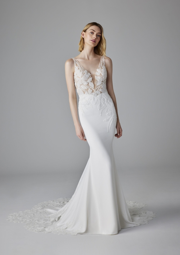 DEBBY Wedding Dress Pronovias collection 2025| Boutique Paris DEBBY Wedding Dress Pronovias collection 2025| Boutique Paris