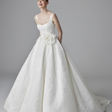 JULIAN Wedding Dress Pronovias collection 2025| Boutique Paris JULIAN Wedding Dress Pronovias collection 2025| Boutique Paris