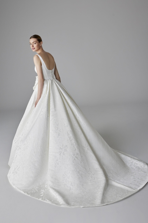 JULIAN Wedding Dress Pronovias collection 2025| Boutique Paris