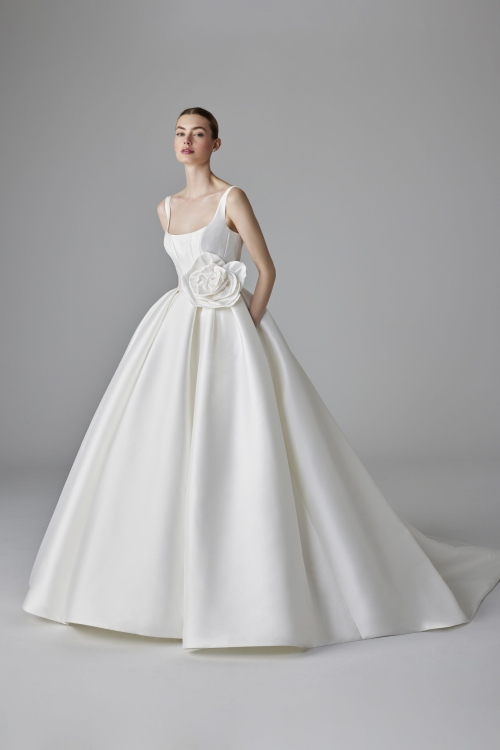 JULIAN Wedding Dress Pronovias collection 2025| Boutique Paris