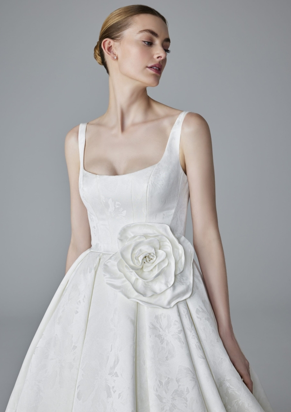 JULIAN Wedding Dress Pronovias collection 2025| Boutique Paris JULIAN Wedding Dress Pronovias collection 2025| Boutique Paris