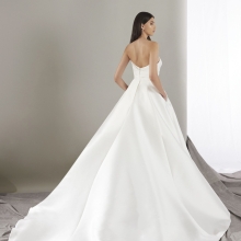 KEONI Wedding Dress Pronovias collection 2025| Boutique Paris KEONI Wedding Dress Pronovias collection 2025| Boutique Paris
