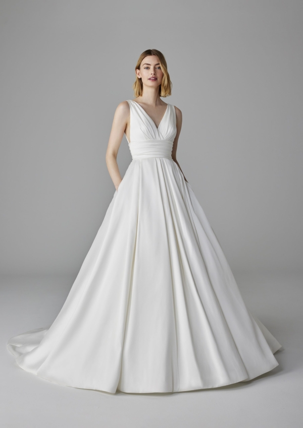Robe de Mariée LUMINEUSE Pronovias collection 2025| Paris Robe de Mariée LUMINEUSE Pronovias collection 2025| Paris
