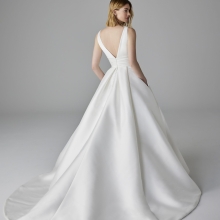 Robe de Mariée LUMINEUSE Pronovias collection 2025| Paris Robe de Mariée LUMINEUSE Pronovias collection 2025| Paris