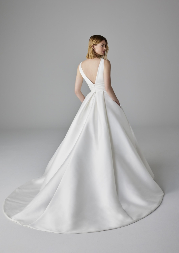 Robe de Mariée LUMINEUSE Pronovias collection 2025| Paris Robe de Mariée LUMINEUSE Pronovias collection 2025| Paris