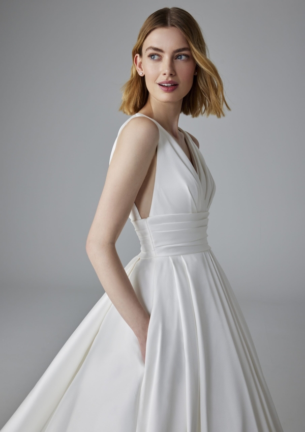 Robe de Mariée LUMINEUSE Pronovias collection 2025| Paris Robe de Mariée LUMINEUSE Pronovias collection 2025| Paris