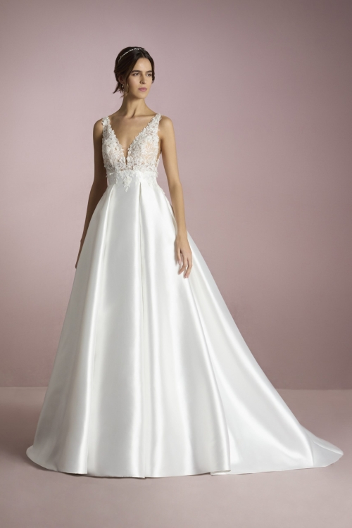 UMI Wedding Dress White one Collection 2025 Paris Boutique