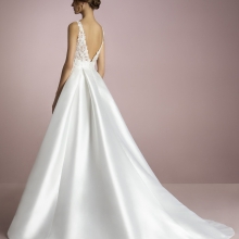 UMI Wedding Dress White one Collection 2025 Paris Boutique UMI Wedding Dress White one Collection 2025 Paris Boutique