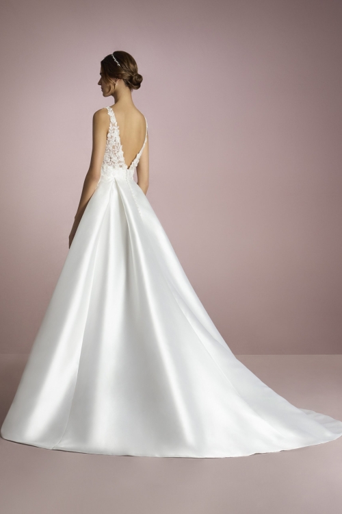 UMI Wedding Dress White one Collection 2025 Paris Boutique