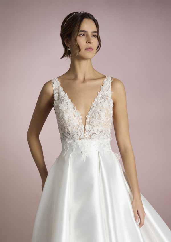 UMI Wedding Dress White one Collection 2025 Paris Boutique UMI Wedding Dress White one Collection 2025 Paris Boutique