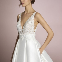 UMI Wedding Dress White one Collection 2025 Paris Boutique UMI Wedding Dress White one Collection 2025 Paris Boutique