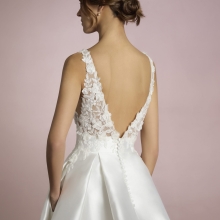 UMI Wedding Dress White one Collection 2025 Paris Boutique UMI Wedding Dress White one Collection 2025 Paris Boutique