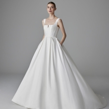ALPHOSINE Wedding Dress Pronovias collection 2025| Boutique Paris ALPHOSINE Wedding Dress Pronovias collection 2025| Boutique Paris