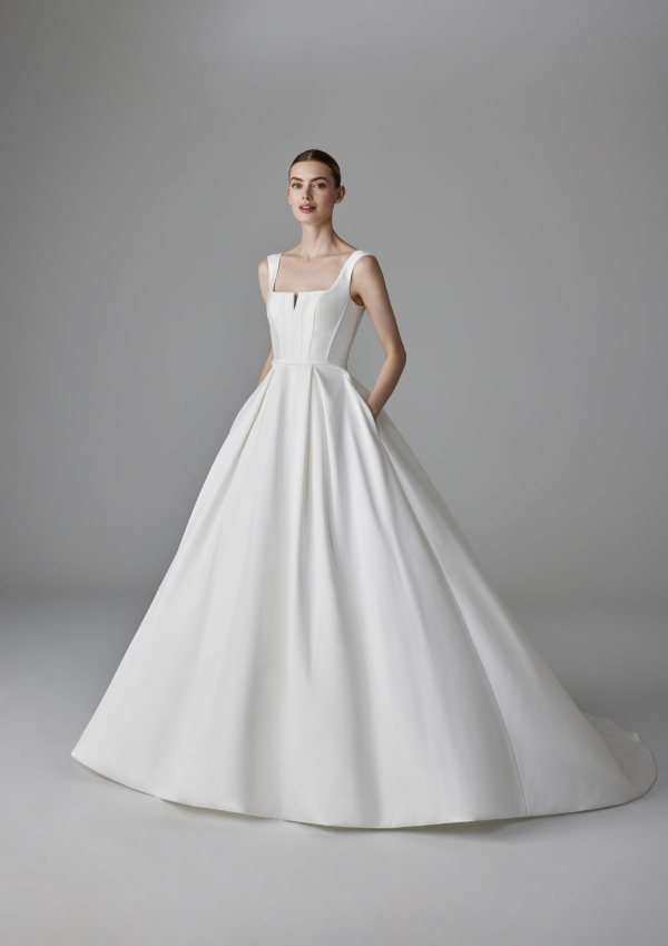 ALPHOSINE Wedding Dress Pronovias collection 2025| Boutique Paris ALPHOSINE Wedding Dress Pronovias collection 2025| Boutique Paris
