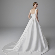 ALPHOSINE Wedding Dress Pronovias collection 2025| Boutique Paris ALPHOSINE Wedding Dress Pronovias collection 2025| Boutique Paris