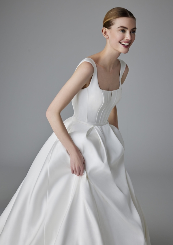 ALPHOSINE Wedding Dress Pronovias collection 2025| Boutique Paris ALPHOSINE Wedding Dress Pronovias collection 2025| Boutique Paris