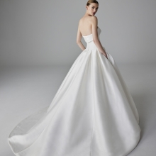 ARLINE Wedding Dress Pronovias collection 2025| Boutique Paris ARLINE Wedding Dress Pronovias collection 2025| Boutique Paris