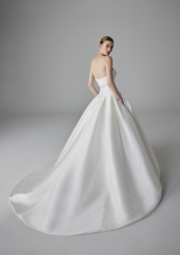 ARLINE Wedding Dress Pronovias collection 2025| Boutique Paris ARLINE Wedding Dress Pronovias collection 2025| Boutique Paris