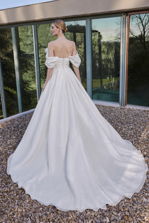 ATINA Wedding Dress Pronovias collection 2026| Boutique Paris