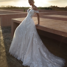 ELYSEES Wedding Dress Pronovias collection 2026| Boutique Paris ELYSEES Wedding Dress Pronovias collection 2026| Boutique Paris