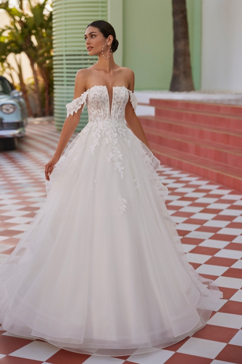 JILLY Wedding Dress luna novias collection 2026: Paris Boutique