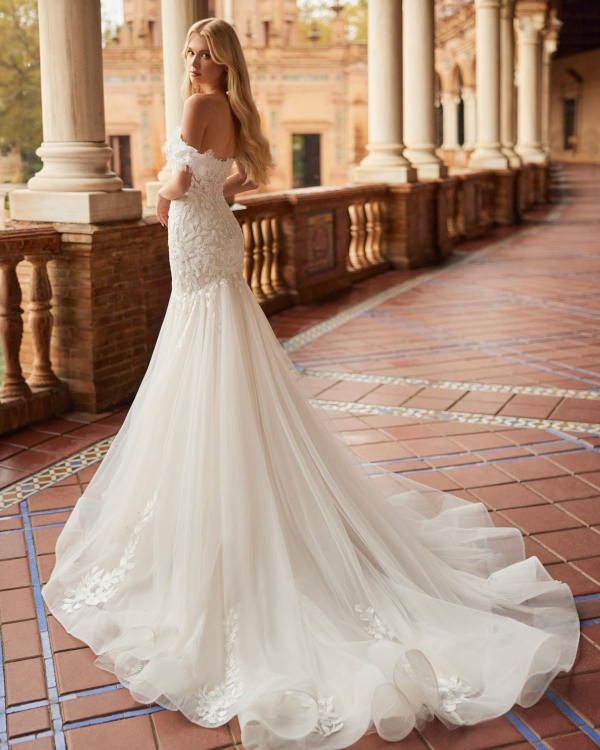 KARSEN Wedding Dress Aire Barcelona Collection 2026| Paris Boutique KARSEN Wedding Dress Aire Barcelona Collection 2026| Paris Boutique