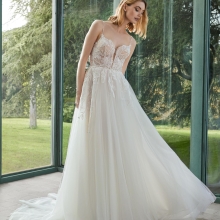 LLEANE Wedding Dress Pronovias collection 2026| Boutique Paris