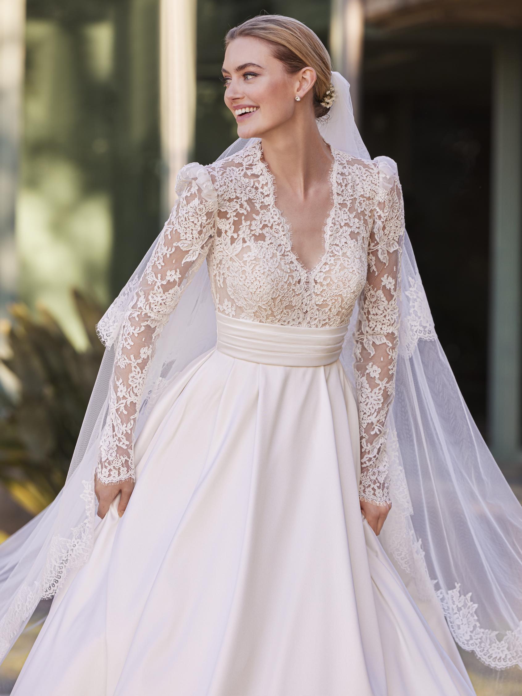 MASSY Wedding Dress Pronovias collection 2026 | Boutique Paris