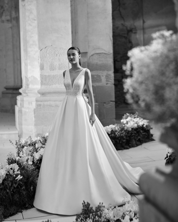 MIRAN  Wedding Dress Aire Barcelona Collection 2026| Paris Boutique