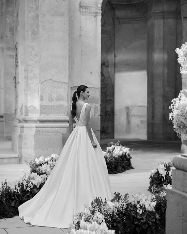 MIRAN  Wedding Dress Aire Barcelona Collection 2026| Paris Boutique