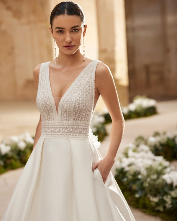 MIRAN Wedding Dress Aire Barcelona Collection 2026| Paris Boutique MIRAN Wedding Dress Aire Barcelona Collection 2026| Paris Boutique
