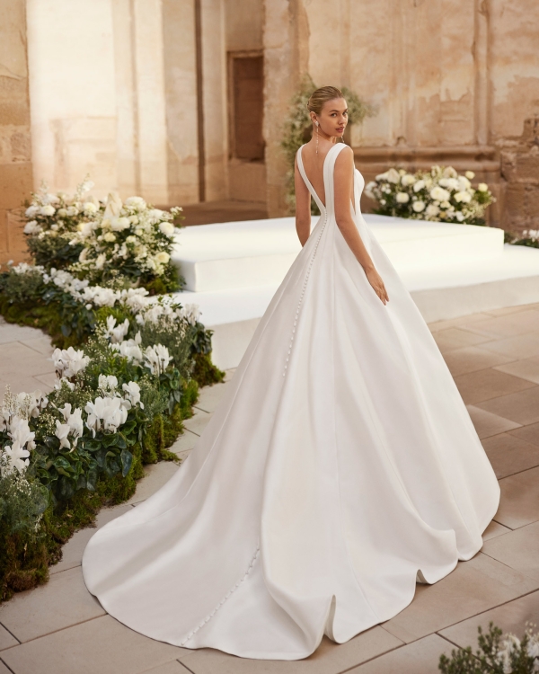 MONICA Wedding Dress Aire Barcelona Collection 2026| Paris Boutique