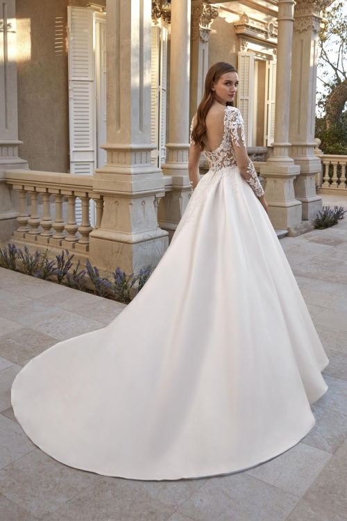 OLENNA wedding Dress: San Patrick collection 2026 Paris Boutique