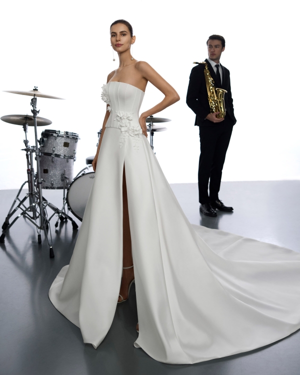 YOANA Wedding Dress Aire Barcelona Collection 2026| Paris Boutique YOANA Wedding Dress Aire Barcelona Collection 2026| Paris Boutique