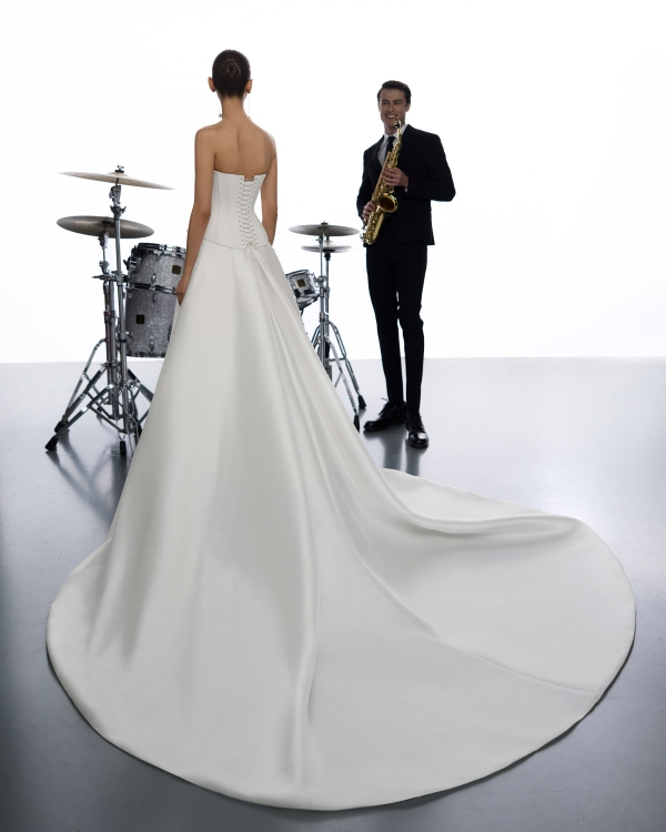 YOANA Wedding Dress Aire Barcelona Collection 2026| Paris Boutique YOANA Wedding Dress Aire Barcelona Collection 2026| Paris Boutique