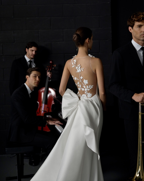 YUREN Wedding Dress Aire Barcelona Collection 2026| Paris Boutique YUREN Wedding Dress Aire Barcelona Collection 2026| Paris Boutique