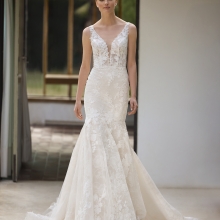BLAIA Wedding Dress Pronovias collection 2026 | Boutique ParisThis mermaid-style wedding dress in Chantilly lace enhances the figure with refined elegance. The deep neckline flatters the bust, while slender straps and an open back add a feminine touch. The fitted silhouette flows into a flared skirt with a graceful train, offering a timeless and sophisticated bridal look. BLAIA Wedding Dress Pronovias collection 2026 | Boutique Paris