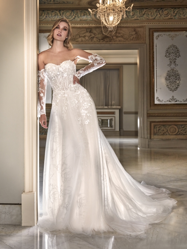 BLOSSIA Wedding Dress Pronovias Privee collection 2026 | Paris Boutique BLOSSIA Wedding Dress Pronovias Privee collection 2026 | Paris Boutique