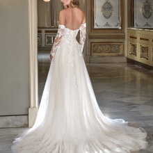 BLOSSIA Wedding Dress Pronovias Privee collection 2026 | Paris Boutique BLOSSIA Wedding Dress Pronovias Privee collection 2026 | Paris Boutique