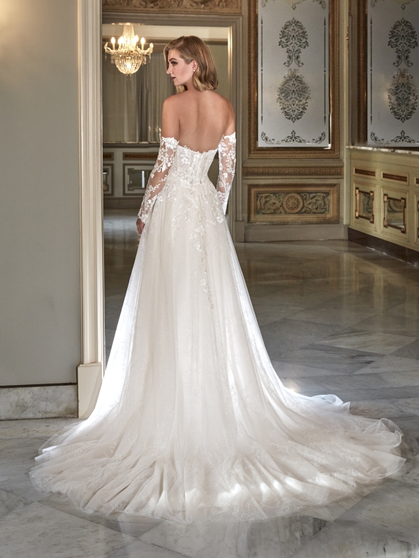 BLOSSIA Wedding Dress Pronovias Privee collection 2026 | Paris Boutique BLOSSIA Wedding Dress Pronovias Privee collection 2026 | Paris Boutique