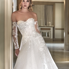 BLOSSIA Wedding Dress Pronovias Privee collection 2026 | Paris Boutique BLOSSIA Wedding Dress Pronovias Privee collection 2026 | Paris Boutique