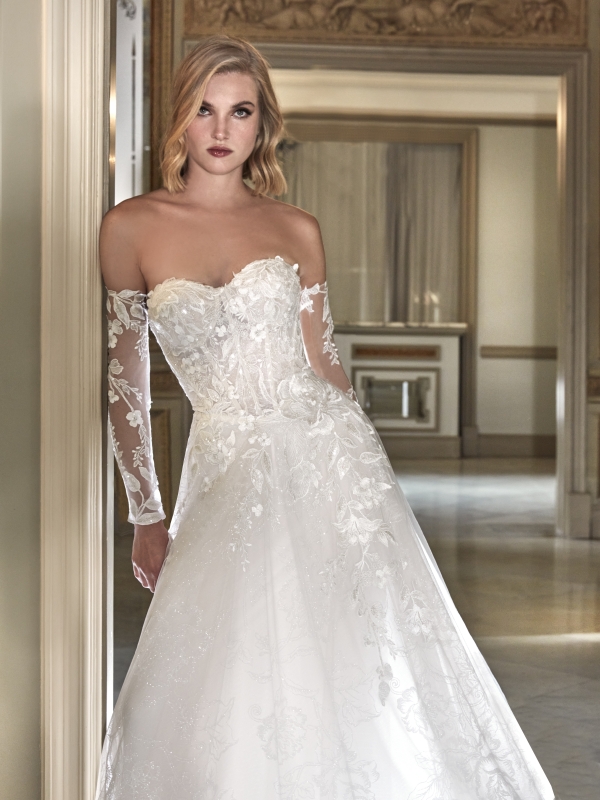 BLOSSIA Wedding Dress Pronovias Privee collection 2026 | Paris Boutique BLOSSIA Wedding Dress Pronovias Privee collection 2026 | Paris Boutique