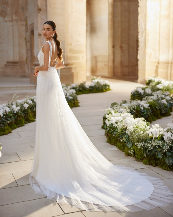 MAIDA Wedding Dress Aire Barcelona Collection 2026 | Paris Boutique MAIDA Wedding Dress Aire Barcelona Collection 2026 | Paris Boutique