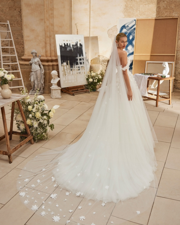 MELISA Wedding Dress Aire Barcelona Collection 2026 | Paris Boutique MELISA Wedding Dress Aire Barcelona Collection 2026 | Paris Boutique