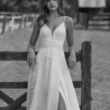 NITHAN Wedding Dress Alma Novias collection 2026 Paris NITHAN Wedding Dress Alma Novias collection 2026 Paris