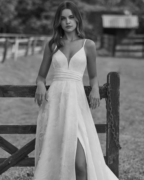 NITHAN Wedding Dress Alma Novias collection 2026 Paris NITHAN Wedding Dress Alma Novias collection 2026 Paris