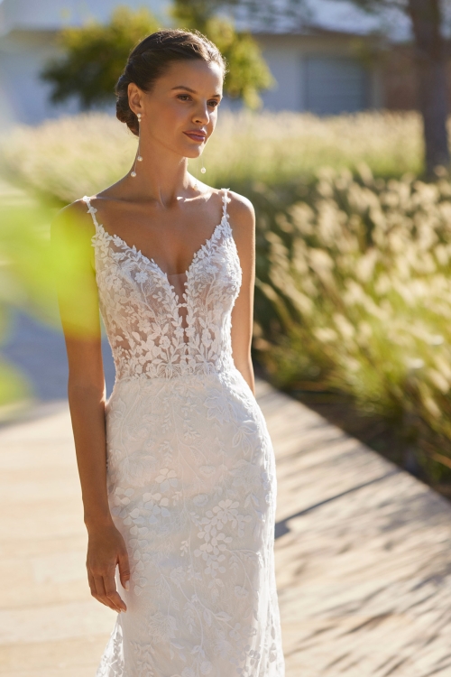 SEMI Wedding Dress Adriana alier collection 2026 Paris: A-Line bridal gown, lace, floral straps.