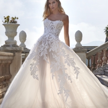 TEIA Wedding Dress Pronovias collection 2026 | Boutique Paris
