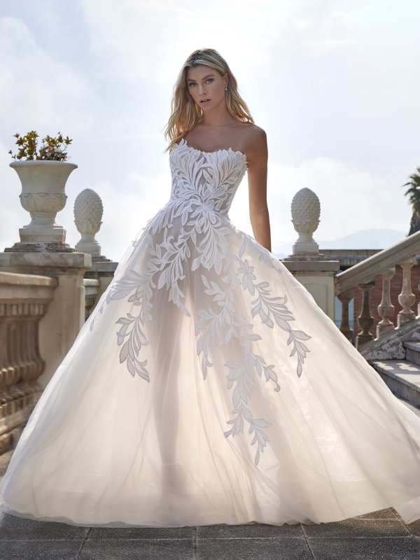 TEIA Wedding Dress Pronovias collection 2026 | Boutique Paris